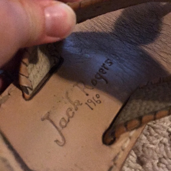 Nude beige sandals with gold trim - Picture 4 of 7